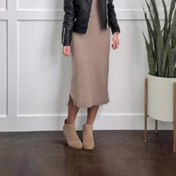 Women’s Faux Suede Ankle Boots, Chunky Low Heel Almond Toe Booties - Picture 2 of 5